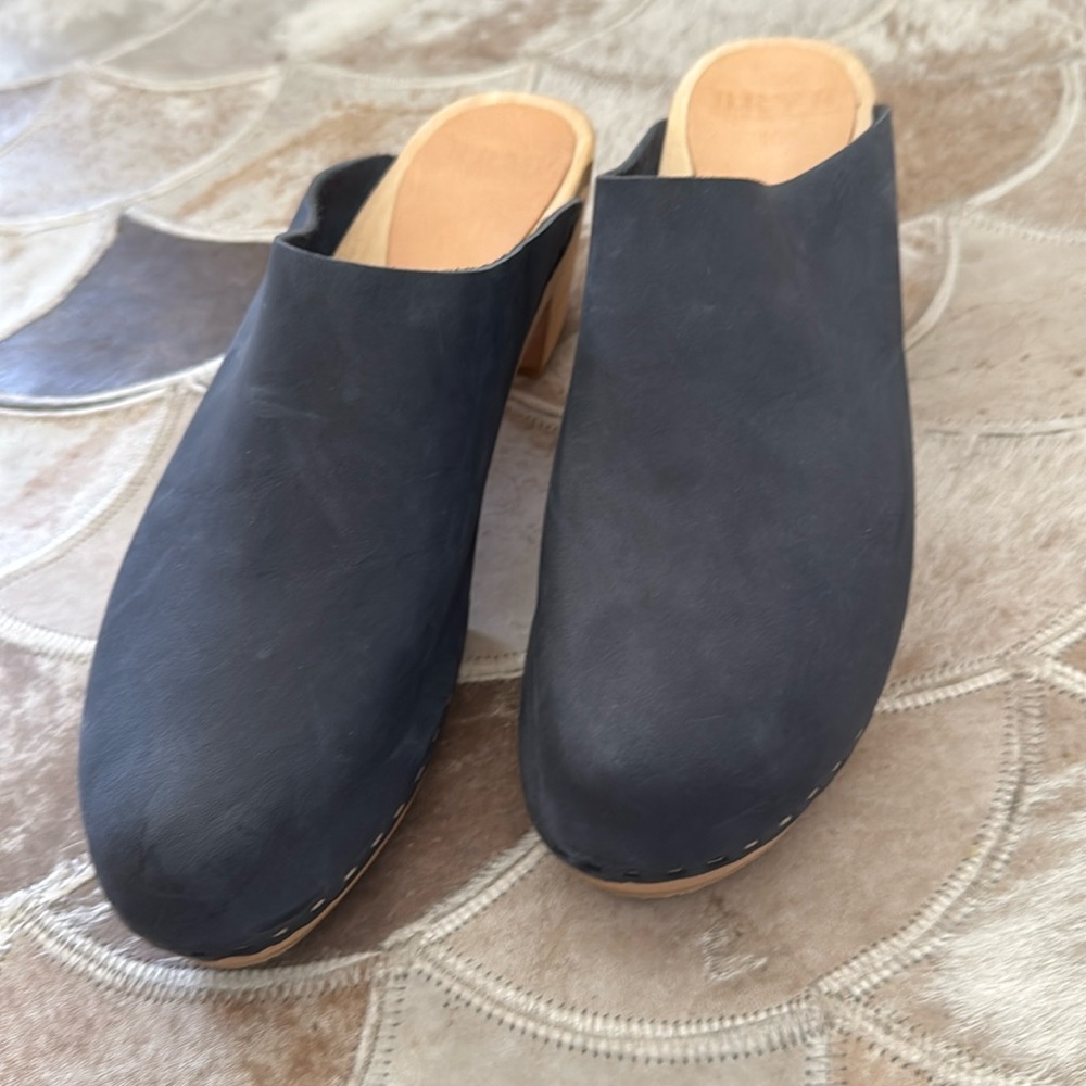 NWOB Bryr Clogs size 40